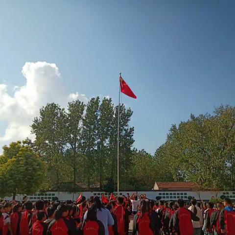 中国梦、  中国心   、中华情    ！      里仁小学开展欢度国庆、喜迎中秋活动