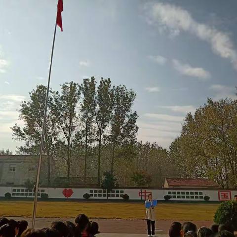 里仁小学诚信教育升旗仪式暨师生素质展示