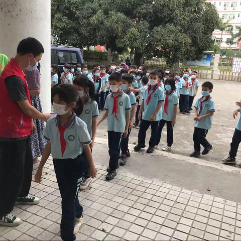 远离毒品 关爱未来 ——沙水小学同学参观禁毒体验中心