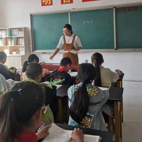 秋意渐深 学意正浓，———长凝小学高年级教研组语文研讨活动