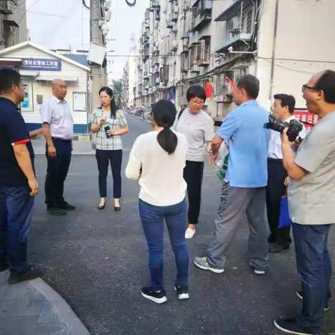 【西三旗街道永泰东里社区】街道领导莅临永泰东里社区指导创卫工作