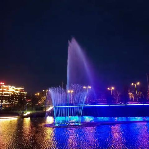 五彩缤纷的喷泉 Fountains with various colors