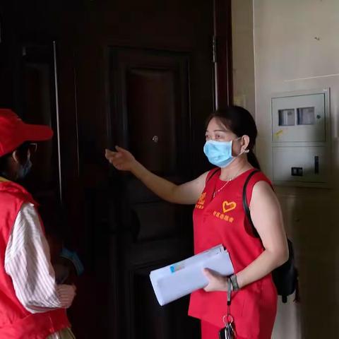 2020年8月21日，晚上，区统计局黄荟燕、苏小文，黄喜媛垃圾分类入户宣传加班误餐