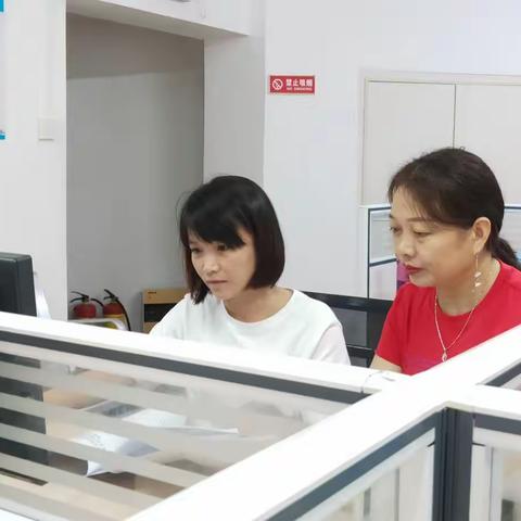 2020.11.16，中午黄喜媛协助洪倩做健康教育台账加班