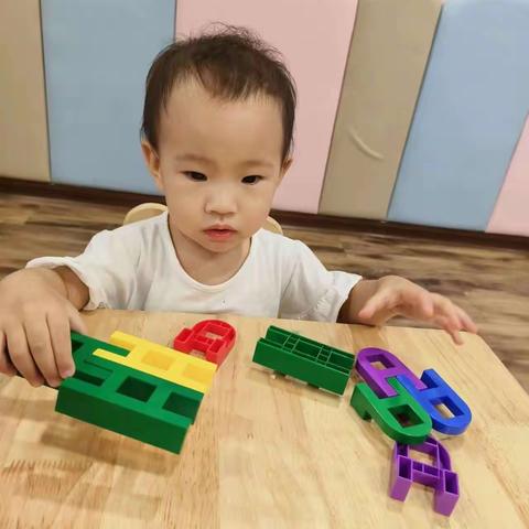 依伊宝贝的成长手册