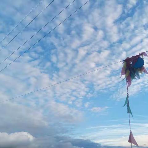 抬望天空，线连自远方