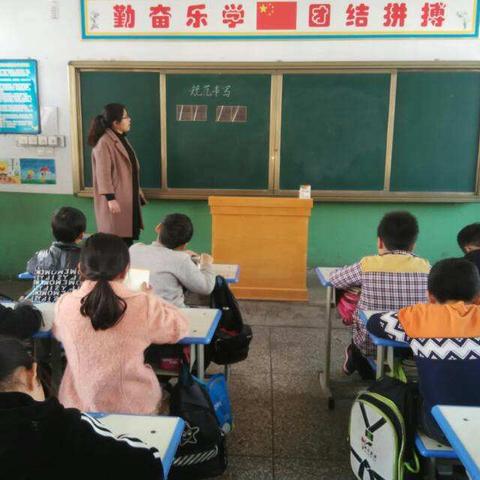 殷都区铜冶镇铜冶小学“数字大比拼”社团掠影——规范书写