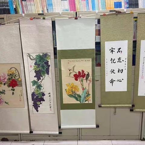 西岗区日新街道英山社区开展廉洁庆“双节”书画展活动