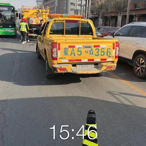 玉泉区小北街与大西街交叉口向北约100米路西排污水管道堵塞。机械所配合疏通，已处理（12319报单）