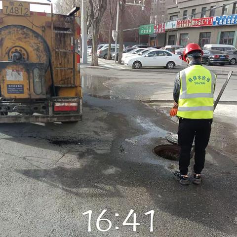 玉泉区长和廊派出所鄂尔多斯大街往西40米左右，污水跑水。已处理（12345报单）