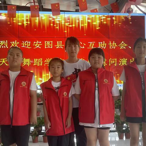 暑期爱心行，走进养老院