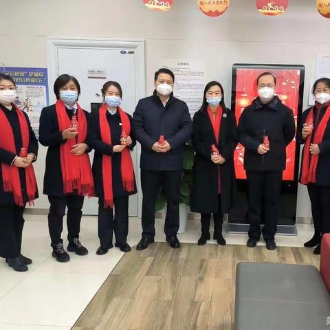 武汉分行党委委员、副行长秦岭赴汉口永宁支行慰问一线员工