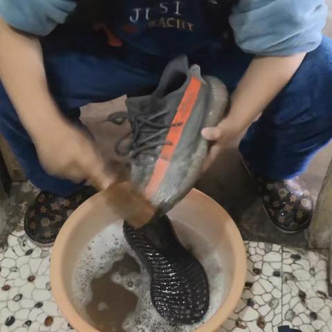 大家好，我是池阳小学五年级三班姜博辕，我正在参加“微实践做中学”之“微劳动”，我是这样做的