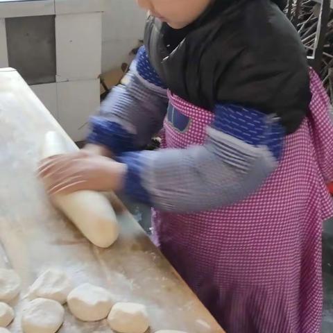 大家好！我是池阳小学三年级三班姜博辕。我正在参加池阳小学寒假微实践“美食美味我传扬”活动