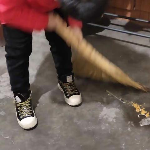 大家好，我是池阳小学三年级三班姜博辕，我正在参加寒假“传统美德我发扬”活动