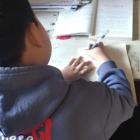 大家好，我是池阳小学五年级三班姜博辕，我正在参加“微实践做中学”之“微阅读”