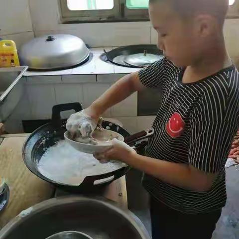 大家好，我是池阳小学三年级三班姜博辕，我正在参加池阳小学“童心向党礼赞百年”主题微实践“做一做”活动