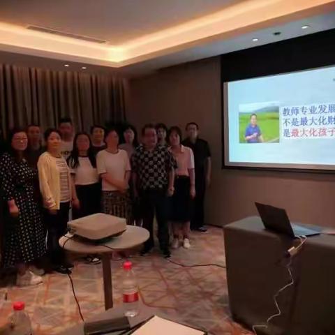 专家引领促发展 师性培育树新观