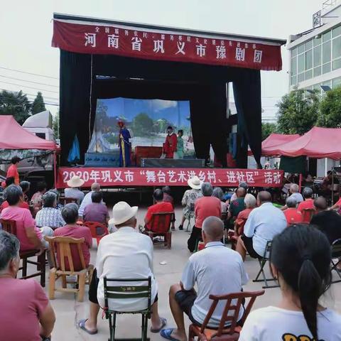 小小舞台展演，唱热村民生活