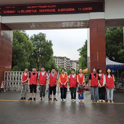 不惧风雨，顶力前行——潼南区双江中学迎新生开学报名志愿者活动简报