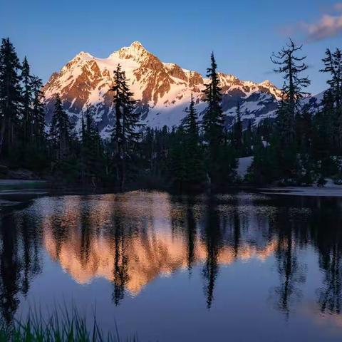 北瀑布国家公园的夏季雪景