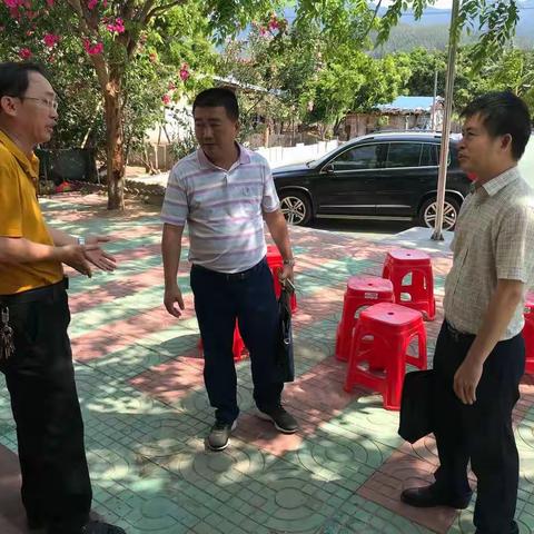 市应急局下乡开展扶贫工作