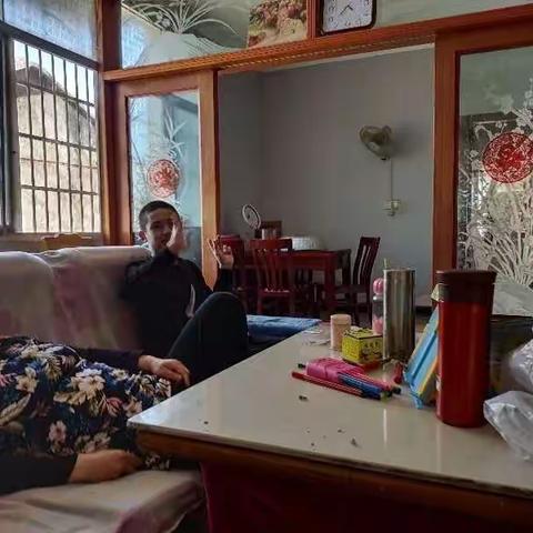 虎溪实验学校五月第二次关爱特殊孩子