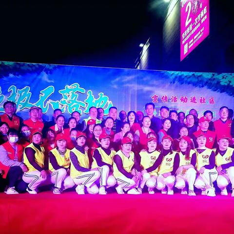 为倡导新时代文明实践，志愿者开展“垃圾不落地、崇阳更美丽”公益汇演活动记实。《三》