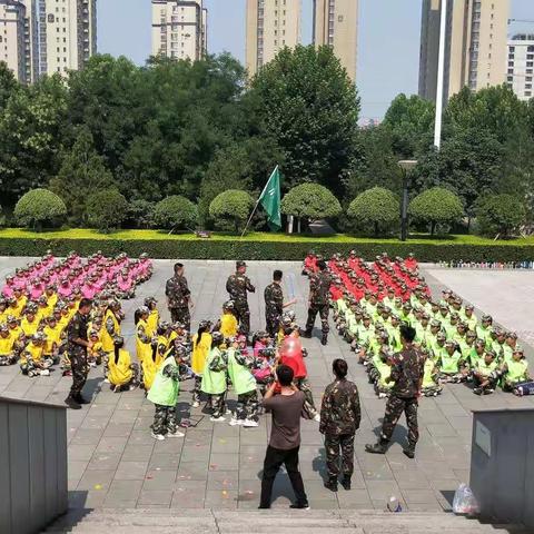 新星初中初一军训风采