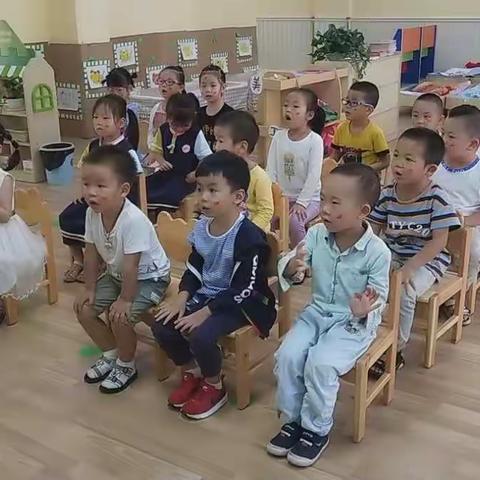 金色阳光国际幼儿园祝福祖国70华诞系列活动之中二班活动简报