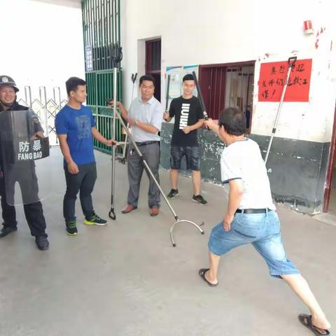 反恐防暴   安全为先——麦地完小开展反恐防暴演练活动