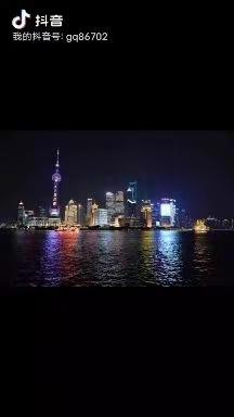 疫情三年宅家为主，这还是5年前的漫步夜上海随记，转发这里聊胜于无吧～