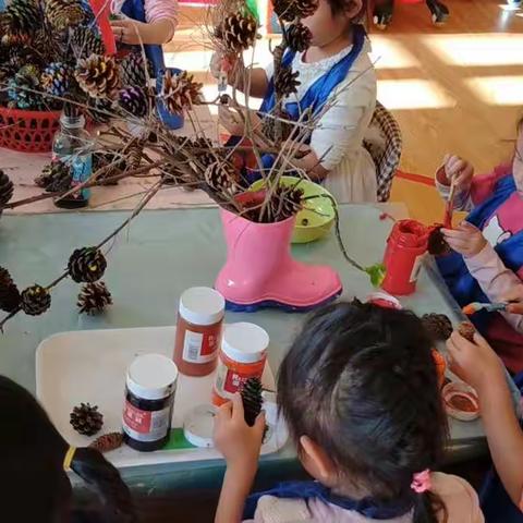 彩绘松塔