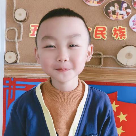 大家好！我是襄阳红星伟才（国际）幼儿园KA1班的黄佳桐小朋友！一起来见证我的成长吧~~