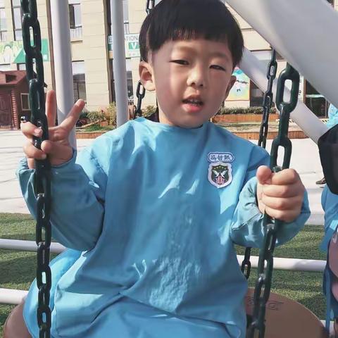 大家好！我是襄阳红星伟才（国际）幼儿园KB1班的冯哲熙小朋友！一起来见证我的成长吧~~