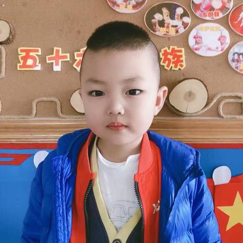 林大家好！我是襄阳红星伟才（国际）幼儿园KA1班的覃朗小朋友！一起来见证我的成长吧~~