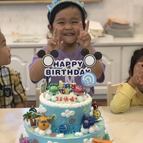 大家好！我是襄阳红星伟才（国际）幼儿园KB1班的张雯茜小朋友！一起来见证我的成长吧~~