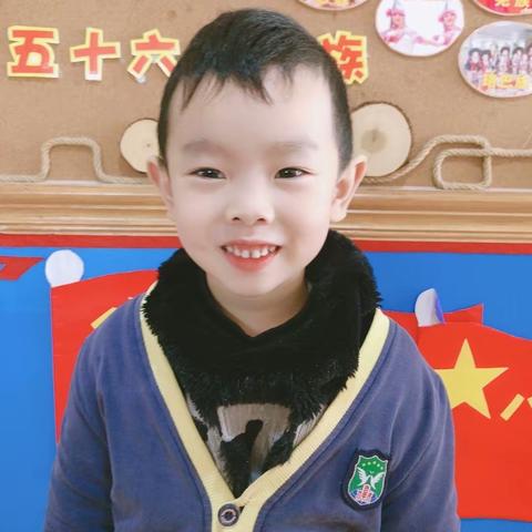 大家好！我是襄阳红星伟才（国际）幼儿园KA1班的严丰蔚小朋友！一起来见证我的成长吧~~