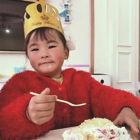 大家好！我是襄阳红星伟才（国际）幼儿园KB1班的谢伊一小朋友！一起来见证我的成长吧~~