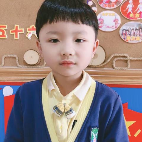 大家好！我是襄阳红星伟才（国际）幼儿园KA1班的潘震东小朋友！一起来见证我的成长吧~~