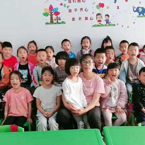 宣威市慧玲幼儿园2021年毕业班留影