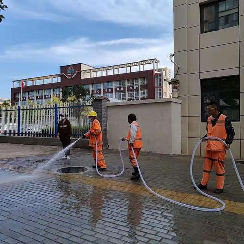 冲锋在前 为文明城市创建添彩出力