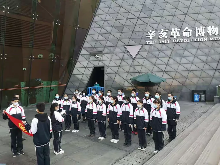 武汉市和平中学"纪念一二九运动,传承爱国精神" 主题活动及离队入团