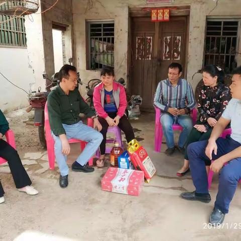 节前送温暖   真情暖人心