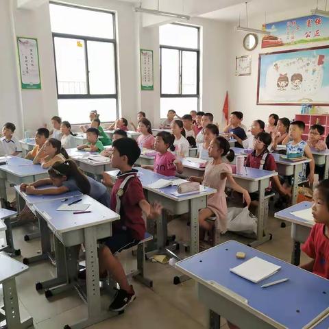 孩子们上课的美好瞬间