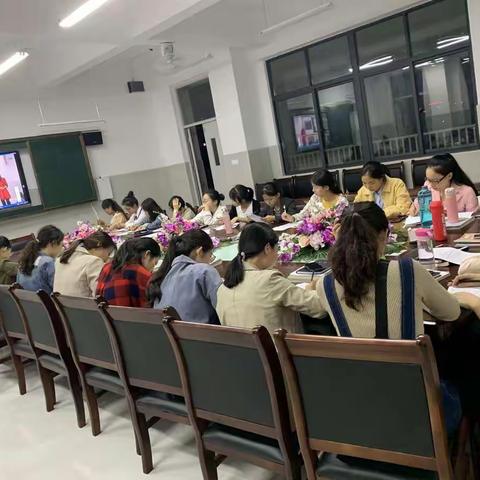 “经典启迪智慧，阅读助力成长”——琼海中学附属小学教研沙龙活动