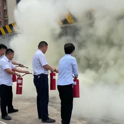 开展消防演练，筑牢安全防线——汽车队举行了消防安全演习活动