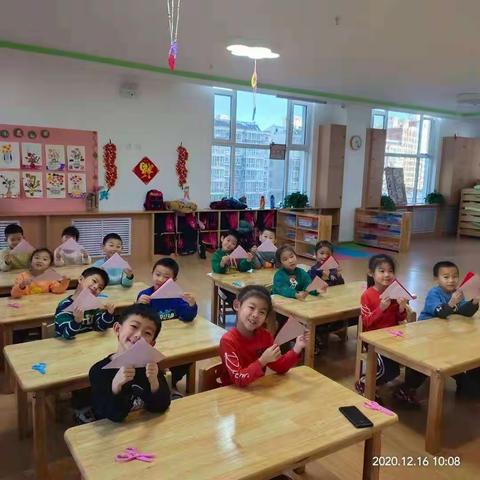 明德幼儿园哈佛班“巧手剪窗花”