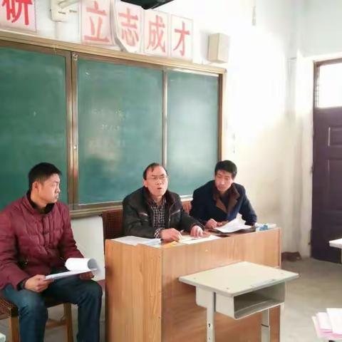 虹梯关中心校芣兰岩小学全体教职工总结大会