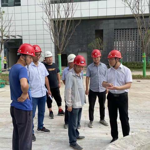 【沣东集团地产公司】张建新带队进行景观工程专项督导检查